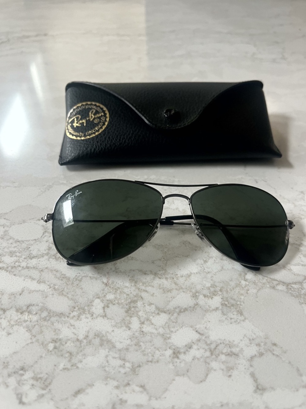 Ray-Ban Classic Aviator Sunglasses in Black with Green Lenses